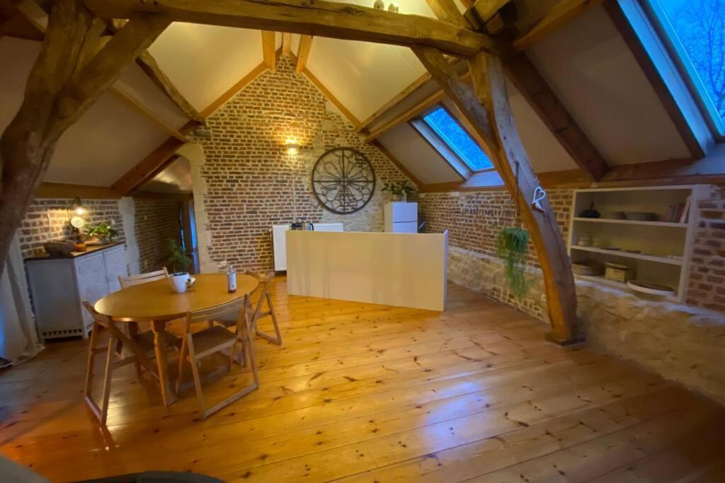 Charmant Appartement Dans Une Ancienne Ferme Νιβέλ Εξωτερικό φωτογραφία